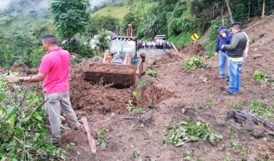 Labores de remoción en el lugar de los hechos.