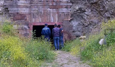 Turistas descubrieron el cuerpo de la mujer filipina en un pozo de una mina.