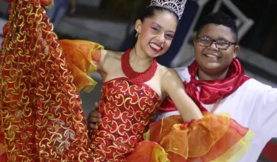 Pareja de cumbiamberos.