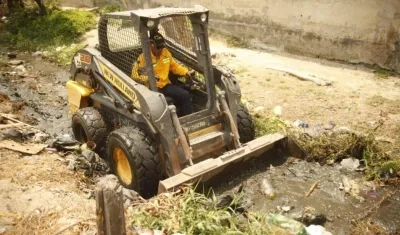 Están limpiando los arroyos.