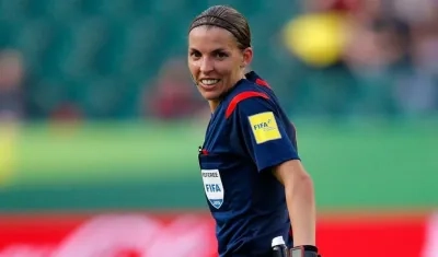 Stéphanie Frappar, árbitro francesa. 
