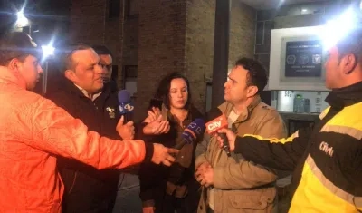 Los periodistas Andrea Díaz y Carlos Cárdenas.