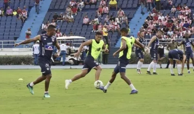 Teófilo Gutiérrez comandaría el ataque de Junior. 