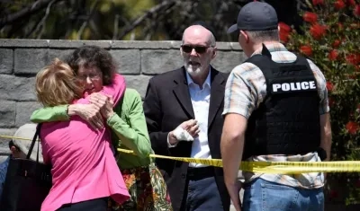 Los familiares de las víctimas. 