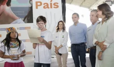  Las entidades públicas y privadas estarán obligados a consultar el registro, que será administrado por la Policía.