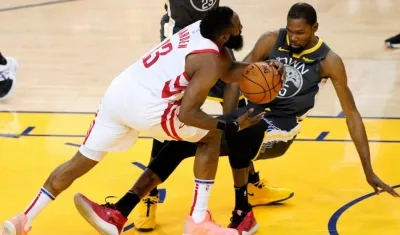James Harden ante Kevin Durant.