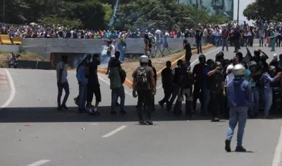 La tensión en las calles continúa.