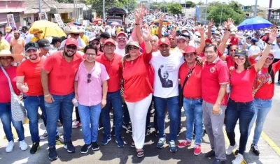 Precandidatos liberales en la marcha del trabajador.