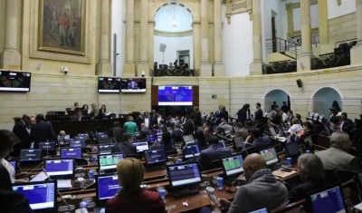 Partidos de la oposición se retiraron cuando el Presidente del Senado pidió votar de nuevo las objeciones.