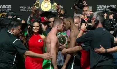 Pesaje entre 'Canelo' Álvarez y Daniel Jacobs.