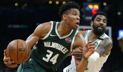 Giannis Antetokoumpo fue estelar para los Bucks. 