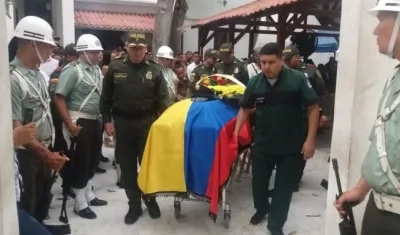 A la velación asistieron los altos mandos de la Policía Metropolitana de Barranquilla.