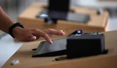 Simulacro de voto electrónico para la jornada de este domingo.