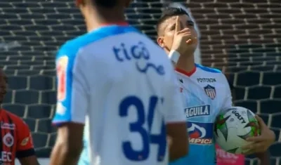 Michael Rangel celebra su gol. 