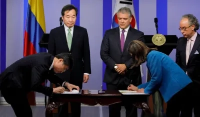 Delegaciones de Corea del Sur y Colombia firman acuerdos de entendimiento derivados de la reunión.