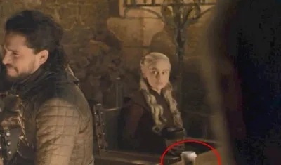 La imagen del vaso en el capítulo de este domingo.