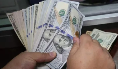 Desde febrero de 2016 no se cotizaba a ese precio al divisa estadounidense.