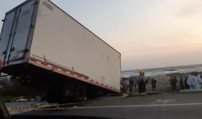 Lugar del accidente entre dos camiones.