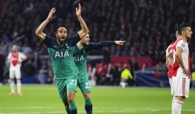 Lucas Moura celebra uno de los tres goles de la clasificación. 