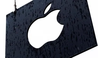 Vista del logo de Apple en una tienda en Nueva York, Estados Unidos.