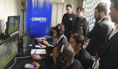 Presidente de Conmebol explicó que no pueden "obligar ni exigir" a las ligas a su implementación.