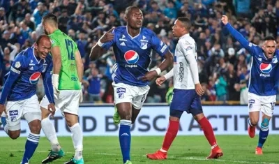 Fabián González Lasso celebrando el gol del triunfo.