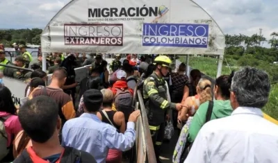 Paso frontera entre Colombia y Venezuela.
