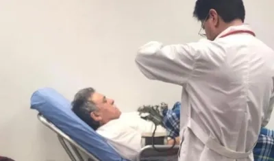 Jesús Santrich cuando era atendido en la Clínica Méderi.