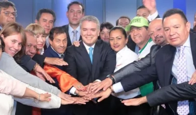 El incremento salarial que se adoptó en la mesa de negociación estatal impactará a 1.198.834 empleados del sector público.