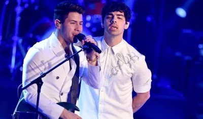 Nick (i) y Joe Jonas.