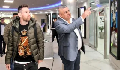 El delantero Lionel Messi y el presidente de AFA, Claudio Tapia.