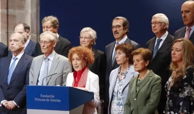 La directora de la Real Academia de la Historia, Carmen Iglesias (3i), presidenta del jurado, en el momento de leer el fallo del jurado del Premio Princesa de Asturias de Ciencias Sociales.