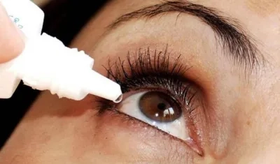 Algunos síntomas son incomodidad, alteración de la agudeza visual, ardor que no desaparece y sensación arenosa.