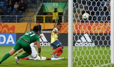 Uno de los goles de Luis Sinisterra.