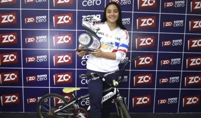 Sharid Fayad, con su más reciente trofeo alcanzado en Brasil.