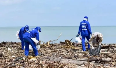 Recolección de basuras playas Puerto Colombia