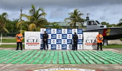 Cocaína incautada por la Armada Nacional.