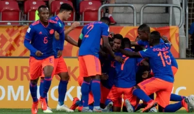Jugadores de Colombia celebran tras la clasificación. 