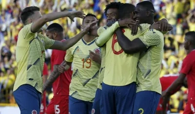 William Tesillo celebra el primer gol del partido. 