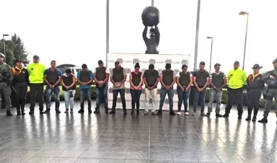 Los capturados durante el operativo.
