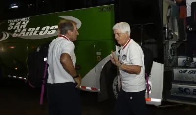 Julio Comesaña llegó comandando el grupo de sus dirigidos. 