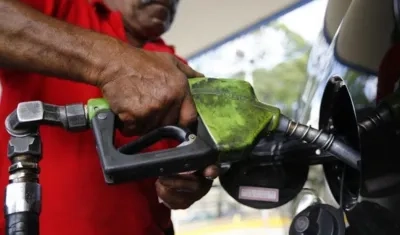  La casi totalidad de las 6 refinerías que hay en el país.