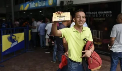 Los aficionados se dieron cita para adquirir sus boletas para la final. 