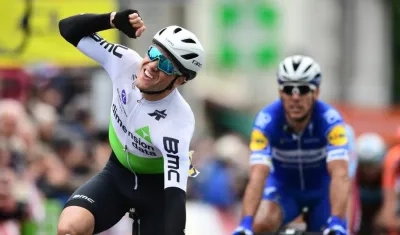 El noruego Edvald Boasson Hagen se impone en la meta. 