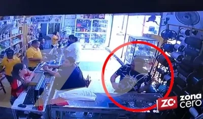 Jorge Vélez comprando implementos para el crimen de su tía.