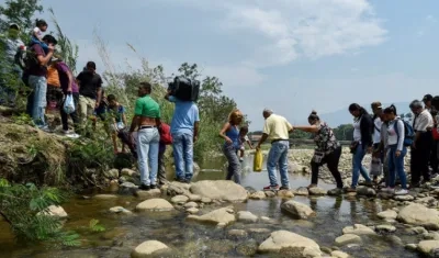 Más de 500 policías hicieron presencia en dos de los principales pasos ilegales que atraviesan el río Táchira.