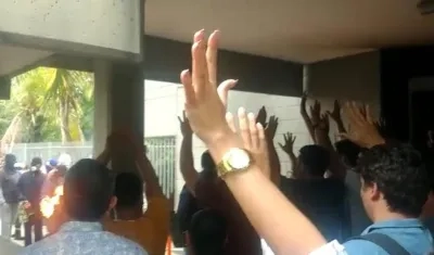 Los encapuchados dispuestos a sembrar el terror, pero fueron frenados.