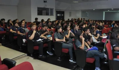 Los estudiantes presentes en el evento.