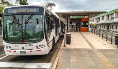 Los vehículos de Transmetro en modo Junior.