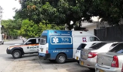 Patrulla que llevó al accidentado a Medicina Legal.
